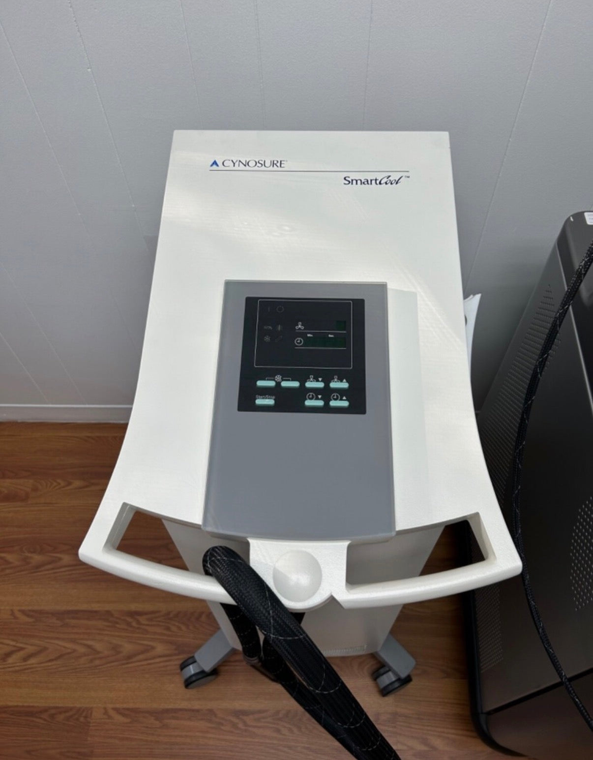 Cynosure Elite Apogee 755/1064 Laser (NEW power supply)