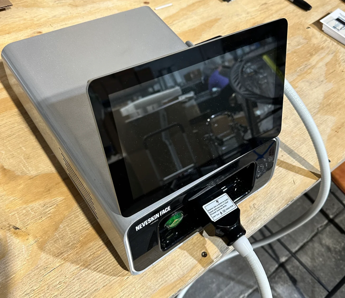 Neveskin Face (2023)