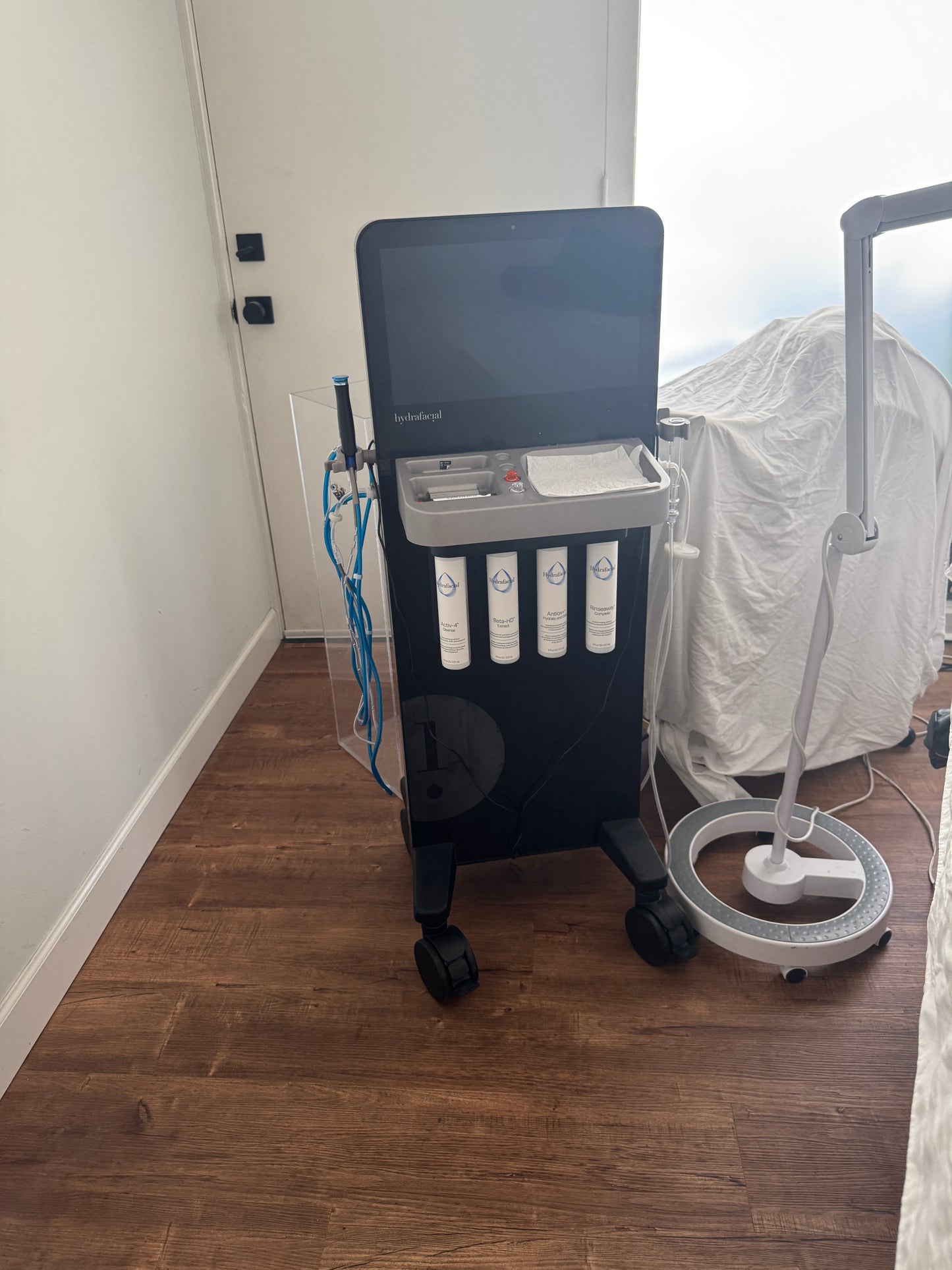 Hydrafacial: Syndeo (2023)