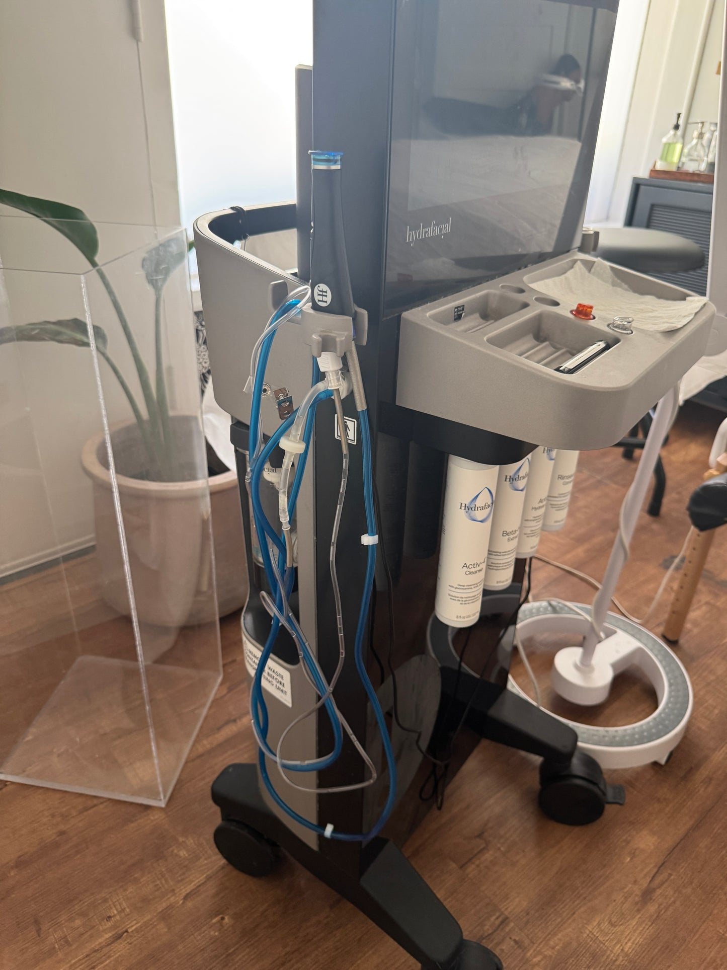 Hydrafacial: Syndeo (2023)
