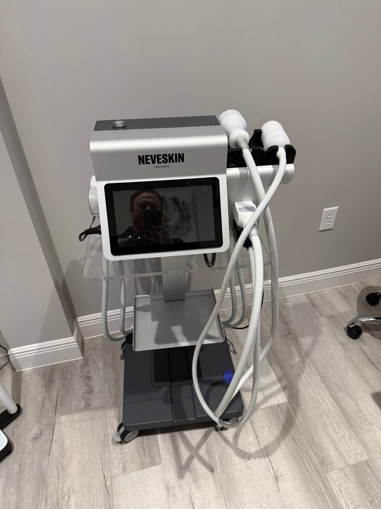 Neveskin Ultra (2024)