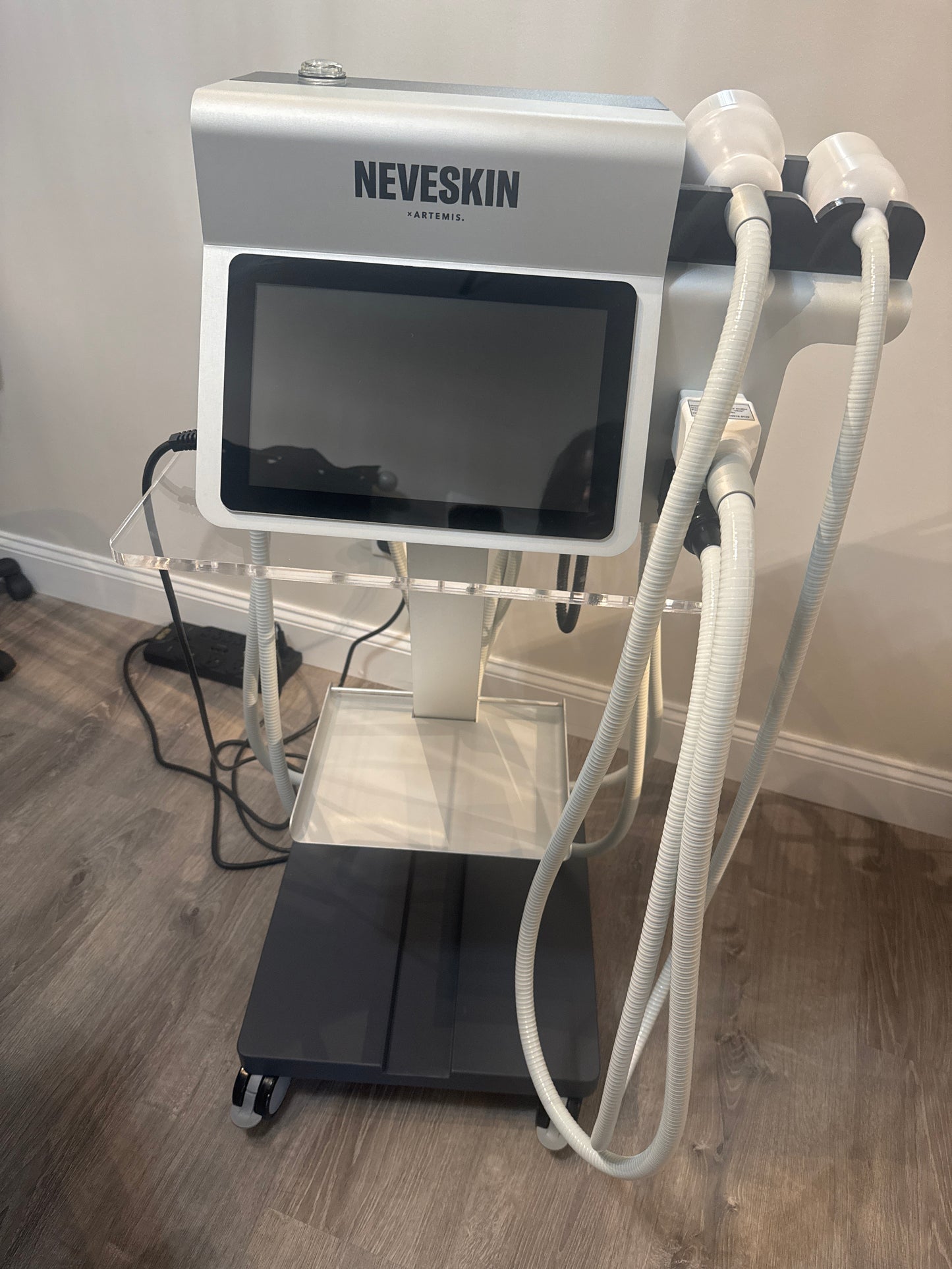 Neveskin Ultra (2023)